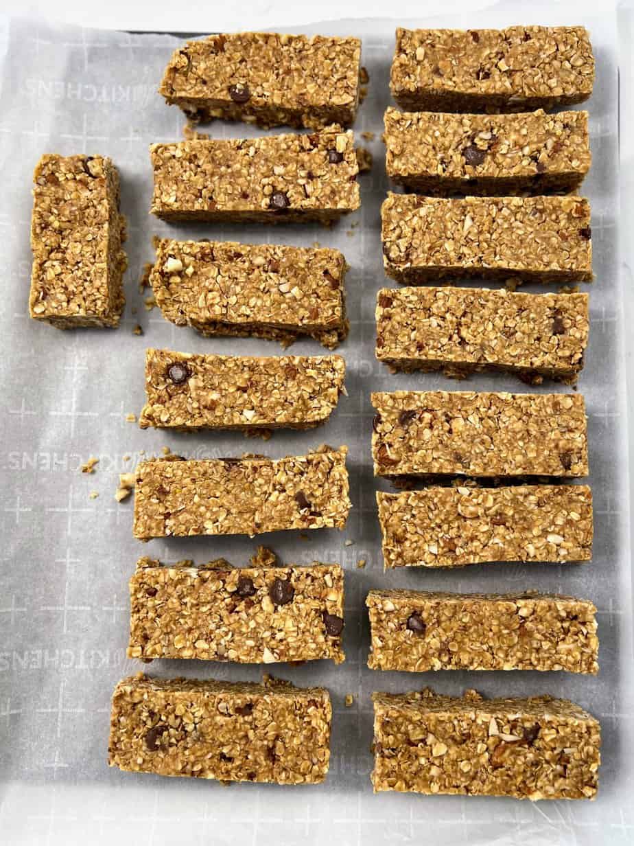 No-Bake Homemade Granola Bars Sweetened With Honey